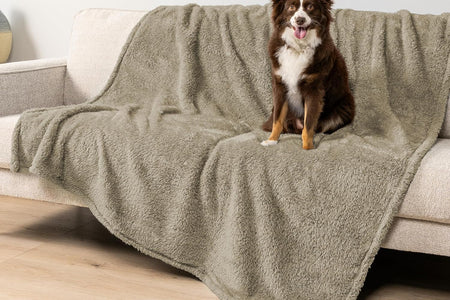 Fluffy Waterproof Dog Blanket Fleece | Soft Warm Pet Fleece Throw for Large Dogs and Cats | Fuzzy Plush Sherpa Throw Furniture Protector Sofa Couch Bed