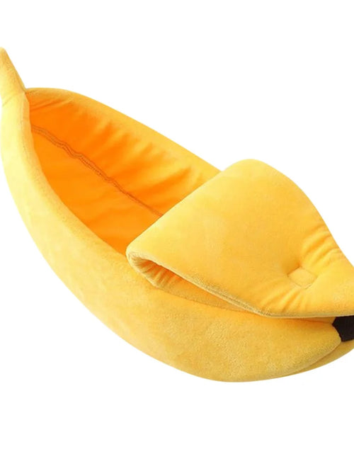 Load image into Gallery viewer, Banana Pet Bed , Cama Para Mascotas Linda Y Divertida Con Cojín Removible Para Perros, Gatos De Interior, Conejos, Animales Pequeños, Amarillo
